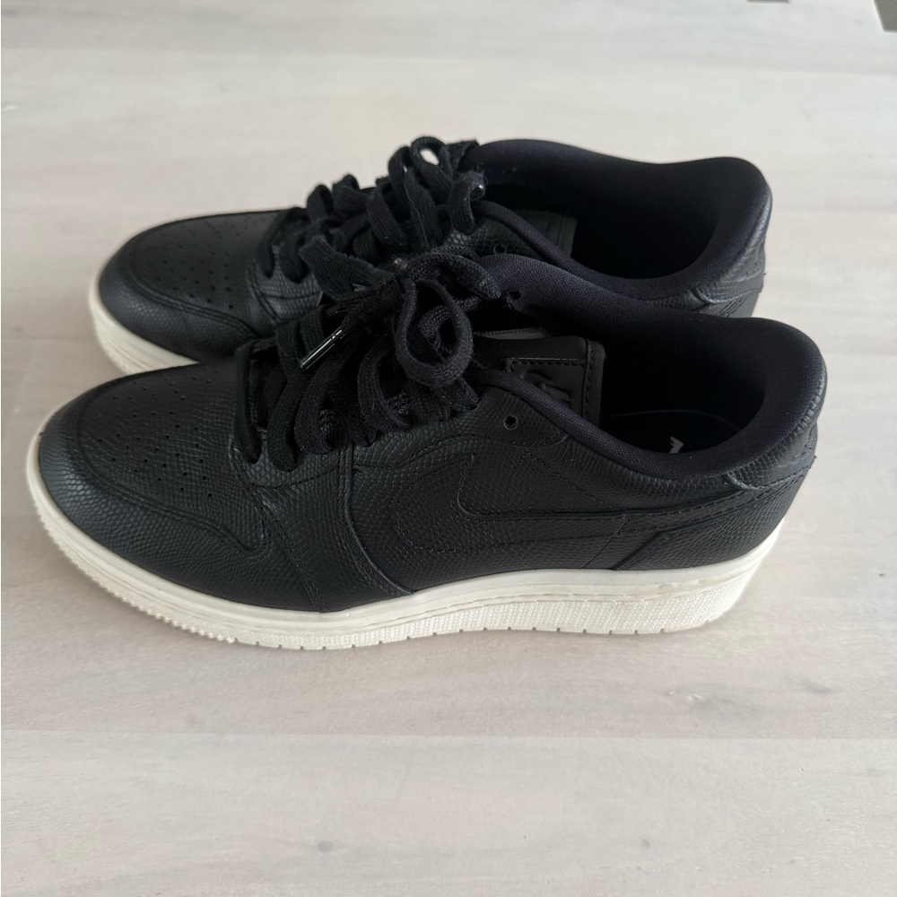 Nike Women's Air Jordan 1 Retro Low Lifted Phantom. Size 9.5 - Picture 10 of 10